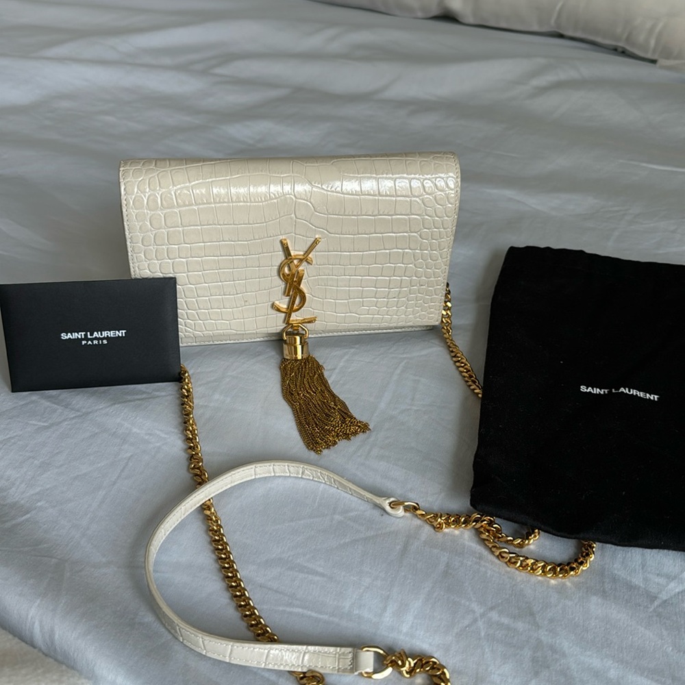 Pre-owned Saint Laurent Crocodile
Monogram Phone Holder Crossbody